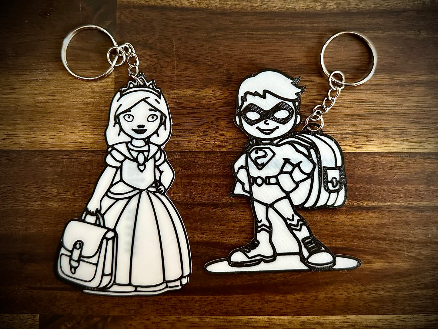 „Ausmalbild – Schulanfang“ (Prinzessin & Superheld)