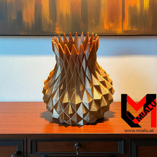 Design-Vase in Gold